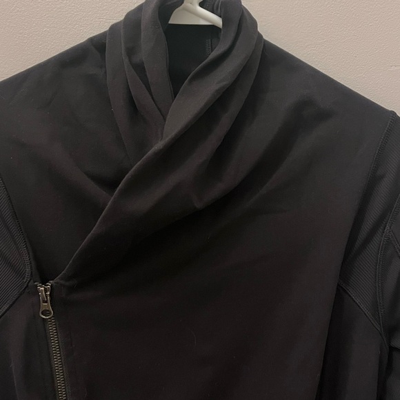 lululemon athletica Black Asymmetrical Jacket - Size 8 - Picture 4 of 10